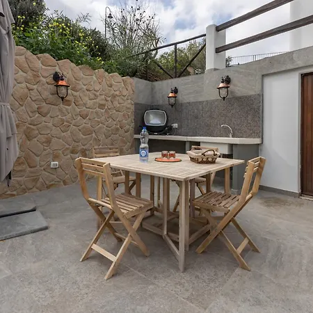 Guesthost - Domus Ritae Domus De Maria