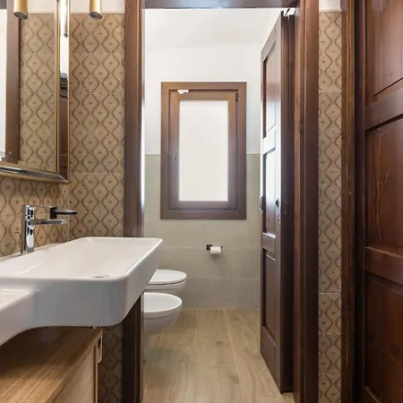 Guesthost - Domus Ritae Domus De Maria