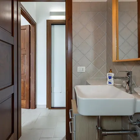 Guesthost - Domus Ritae Appartamento *