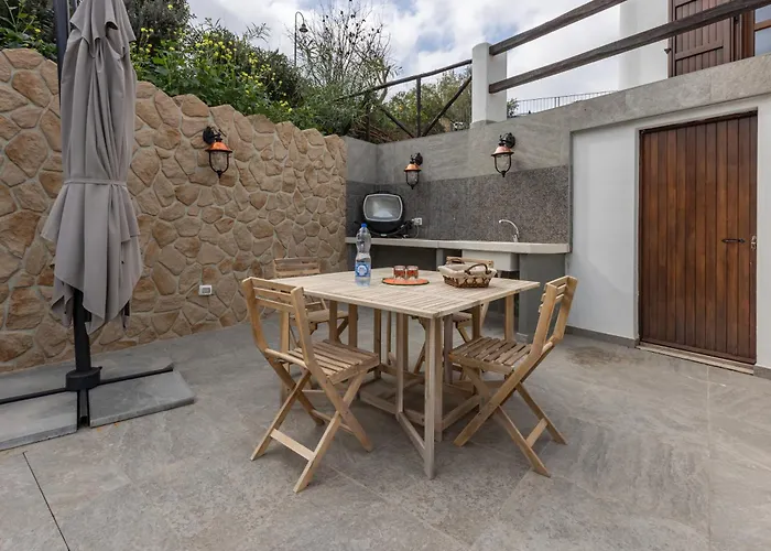 Guesthost - Domus Ritae Domus de Maria